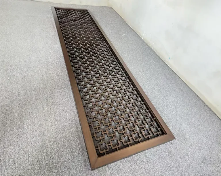 Schermo decorativo in alluminio intagliato, spazzolato - imitazione della struttura del bronzo rosso