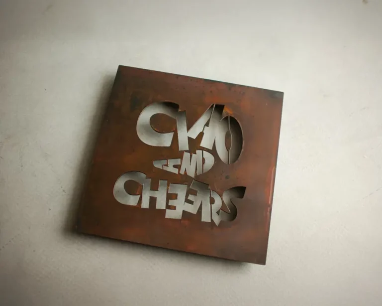 banner personalizado com logotipo de metal cortado a laser