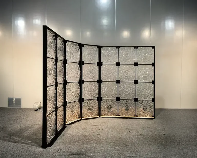 Embossed Toughened Glass Space Divider banner