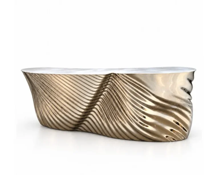 Mirrored_silver_metal_bar