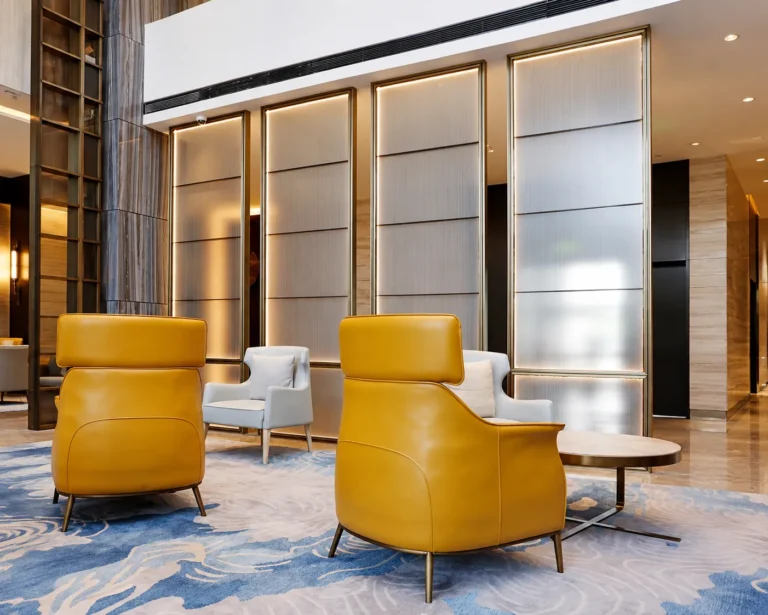 illuminated_glass_partition_for_hotel_lobby