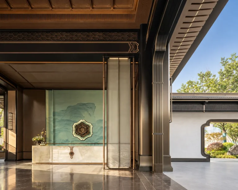luxury_hotel_lobby_glass_partition