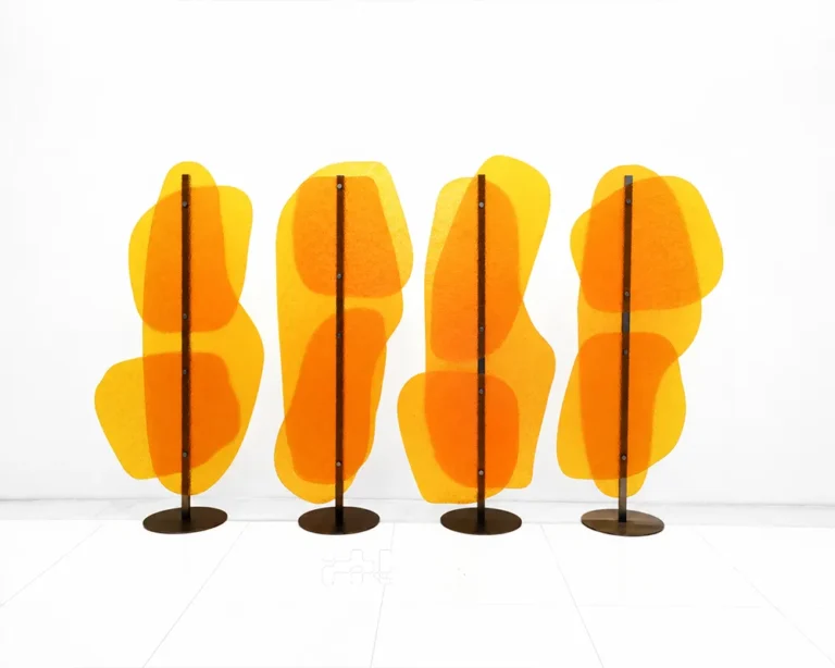 sculptural_acrylic_room_divider